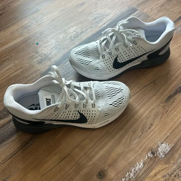 Nike Lunarglide White and Black Running Shoes - Picture 8 of 10